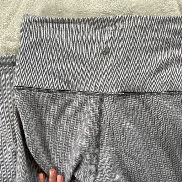 RARE LULULEMON WUNDER UNDERS - Picture 2 of 8